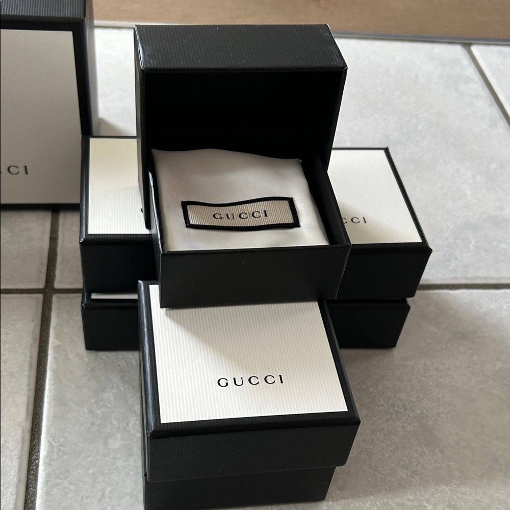 10 Gucci empty Boxes. In Perfect Condition. - Picture 6 of 14